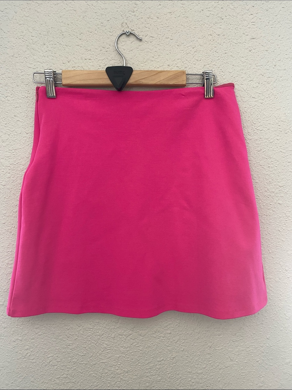NWT Lulu's Hot Pink Mini Skirt with Side Slit - Picture 4 of 5